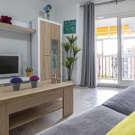 797 Holiday Rentals- Acogedor Apartamento En El Centro De Benalmadena